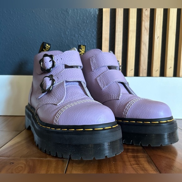 Lavender Dr. Martens, womens sz 9. NWOT, never worn. - Picture 3 of 12